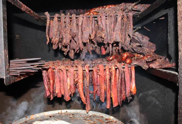 Bảo quản thịt trâu gác bếp kiểu truyền thống